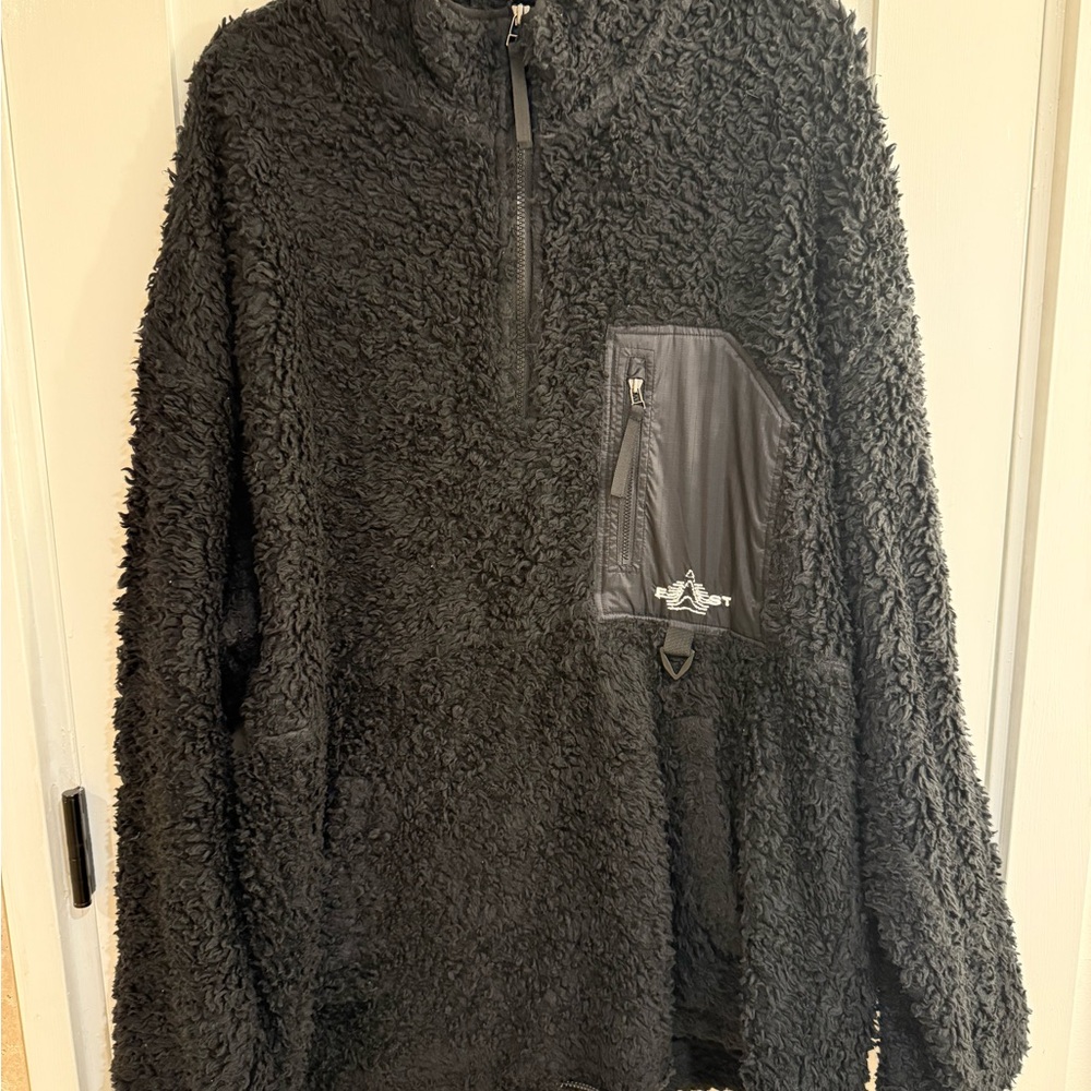 18 East Black Fleece Pullover with Zip Pocket